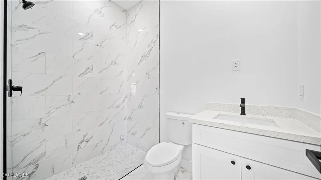 913/915 NE 15th Lane Cape Coral FL 33909