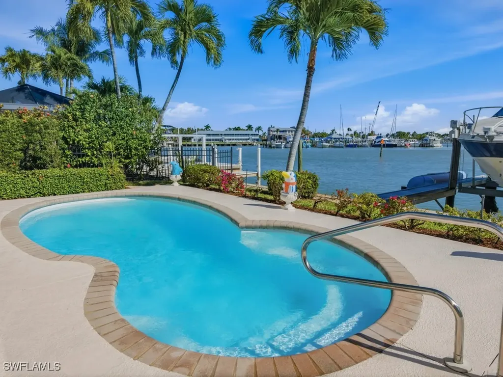141 Pago Pago Drive E Naples FL 34113