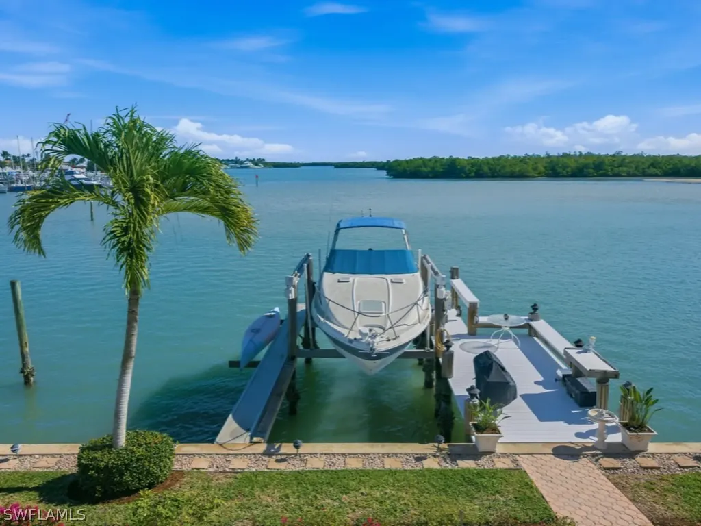 141 Pago Pago Drive E Naples FL 34113