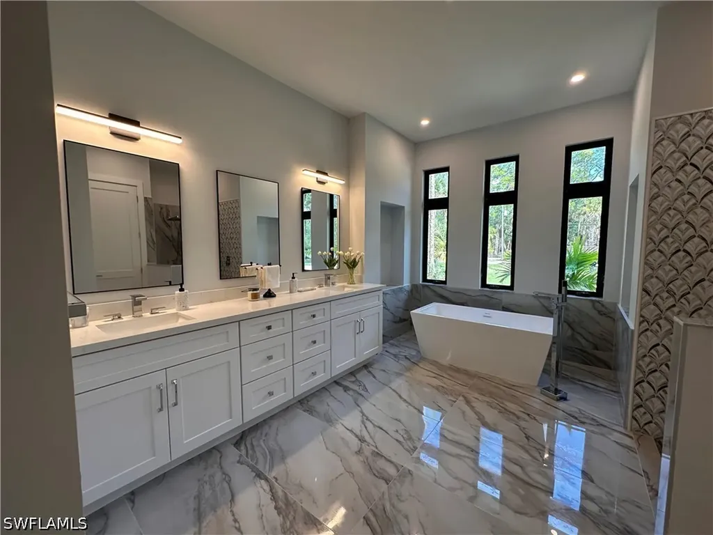 382 39th Avenue NE Naples FL 34120