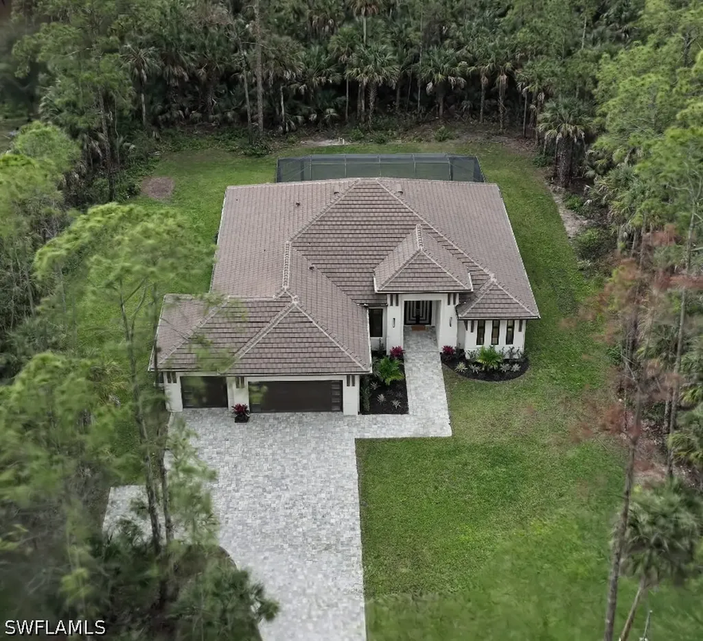 382 39th Avenue NE Naples FL 34120