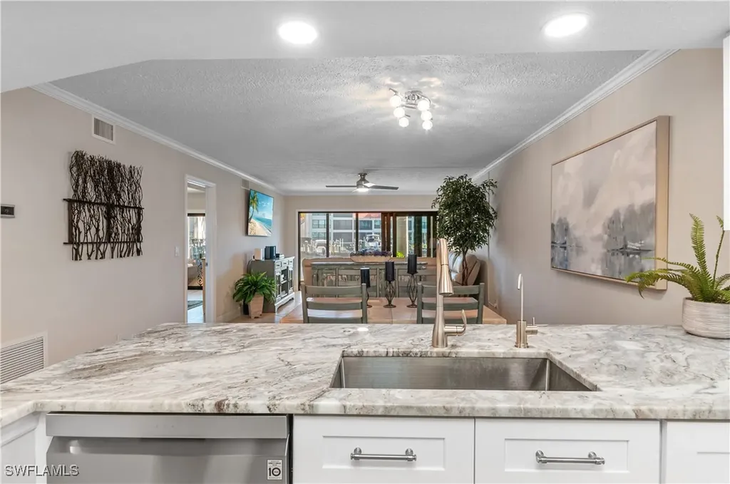 4001 SE 19th Place Cape Coral FL 33904