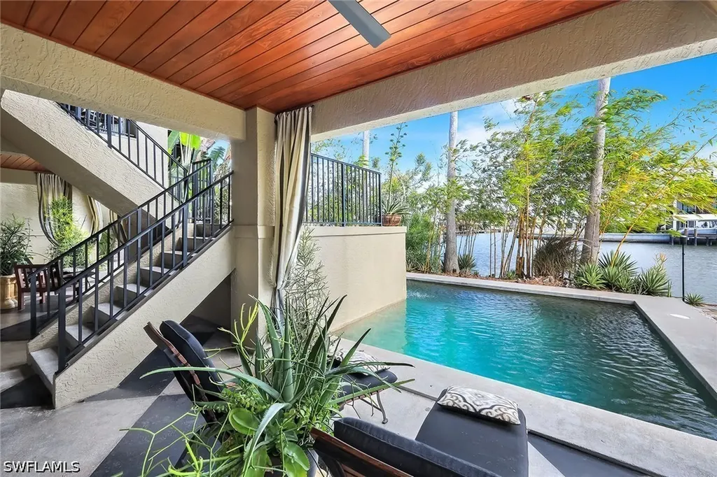 290 Channel Drive Naples FL 34108