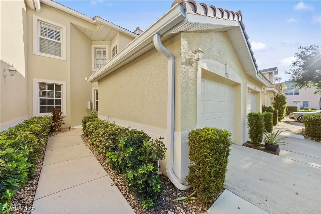 1285 Sweetwater Cove Naples FL 34110