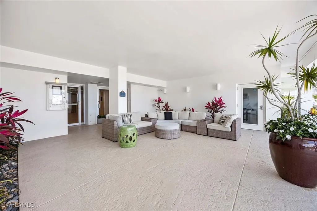 1325 7th Street S Naples FL 34102