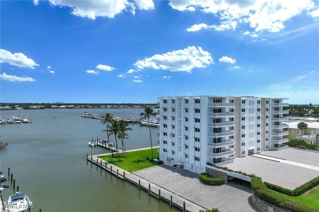 1325 7th Street S Naples FL 34102
