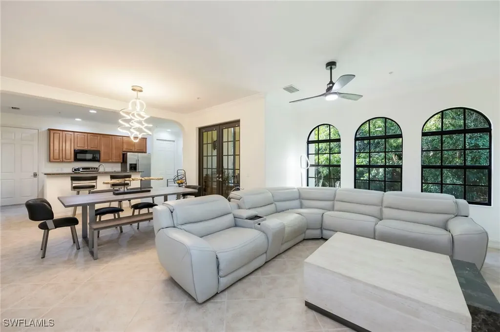 9145 Chula Vista Street Naples FL 34113