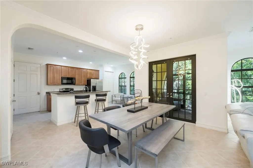 9145 Chula Vista Street Naples FL 34113