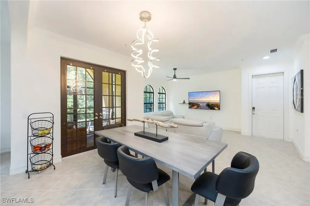 9145 Chula Vista Street Naples FL 34113
