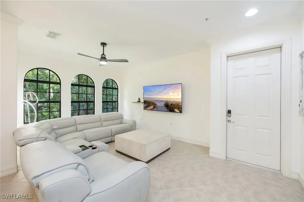 9145 Chula Vista Street Naples FL 34113