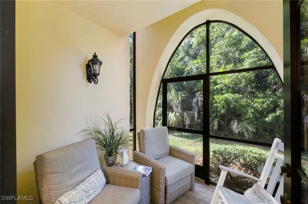 9145 Chula Vista Street Naples FL 34113