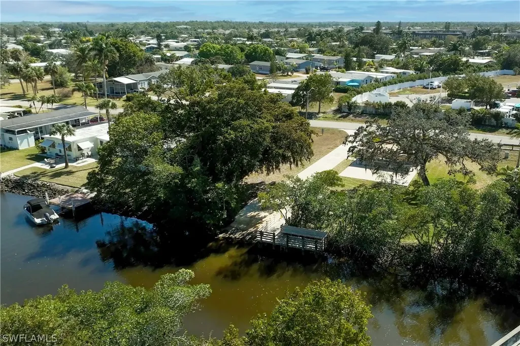 296 Riverwood Road Naples FL 34114