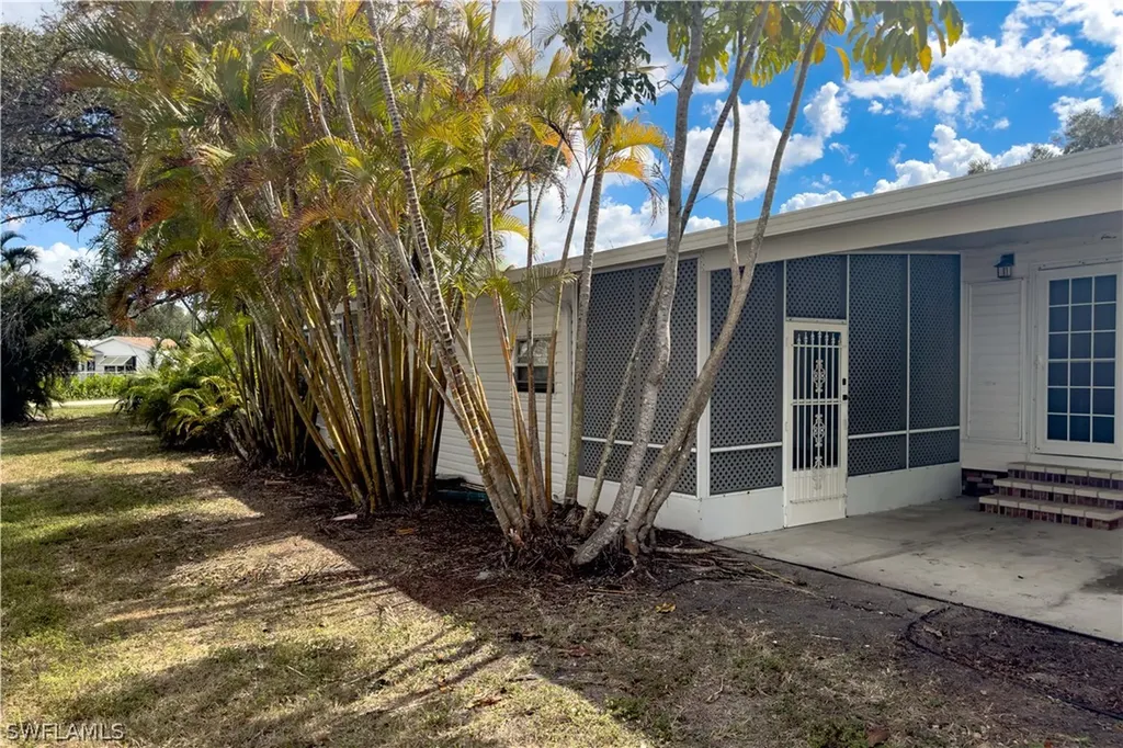 296 Riverwood Road Naples FL 34114