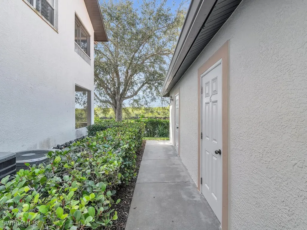 254 Newport Drive Naples FL 34114