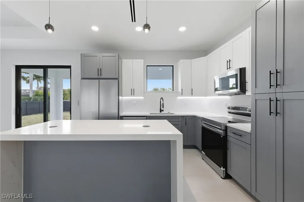 1806 NE 23rd Avenue Cape Coral FL 33909