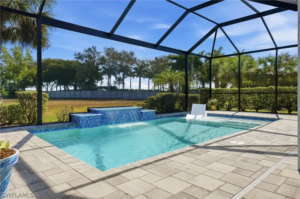 2718 Aviamar Circle Naples FL 34114