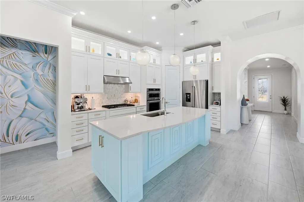 2718 Aviamar Circle Naples FL 34114
