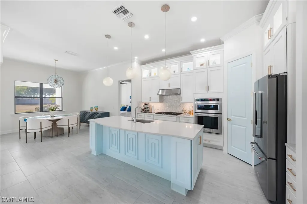2718 Aviamar Circle Naples FL 34114