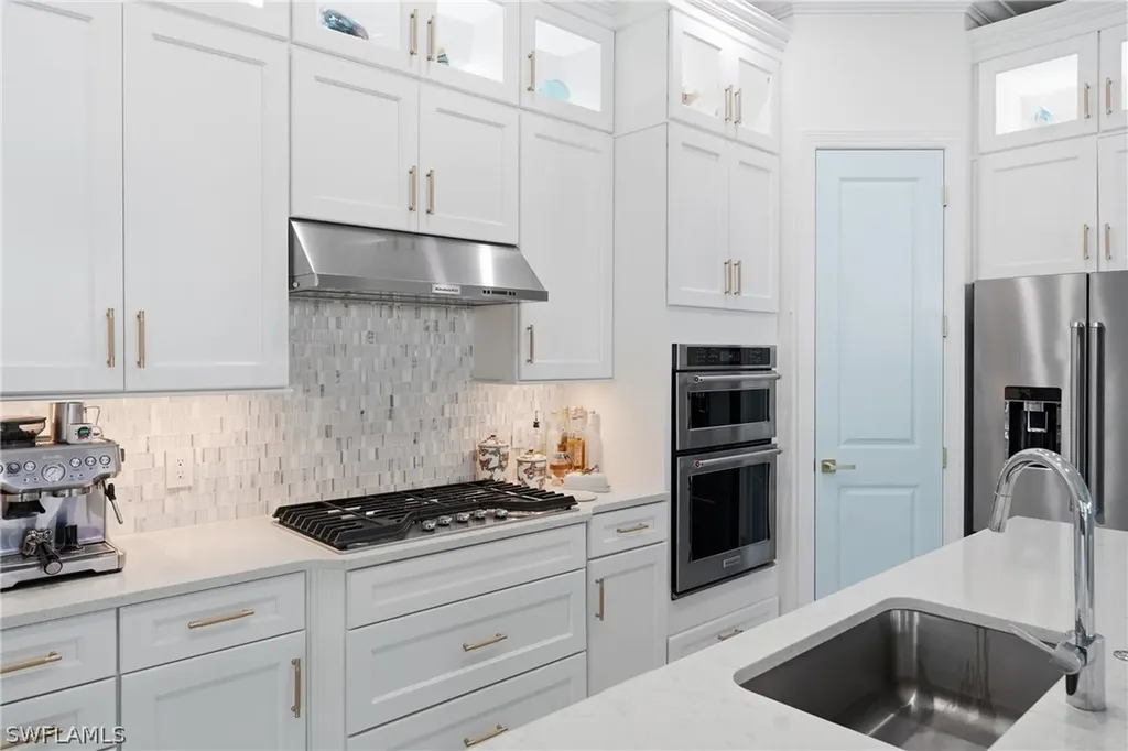 2718 Aviamar Circle Naples FL 34114
