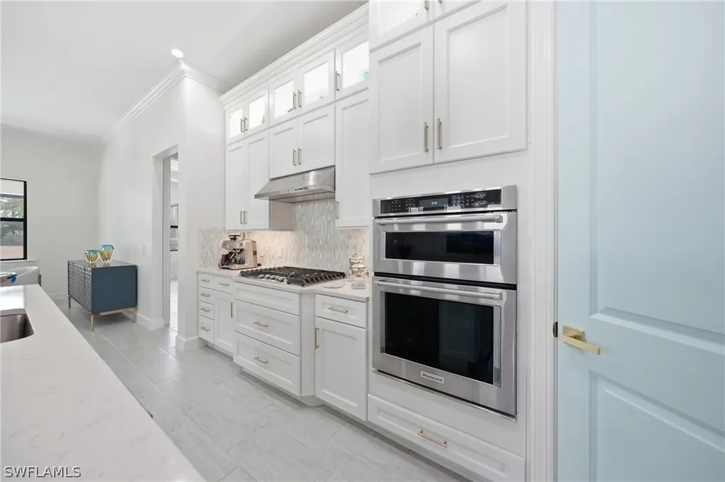 2718 Aviamar Circle Naples FL 34114