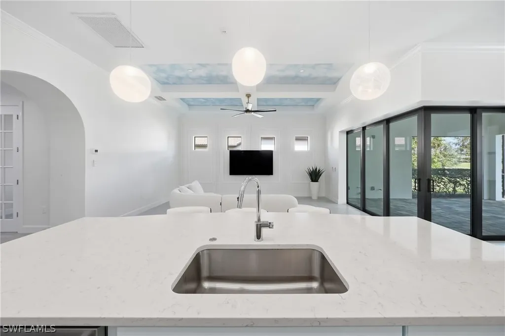 2718 Aviamar Circle Naples FL 34114