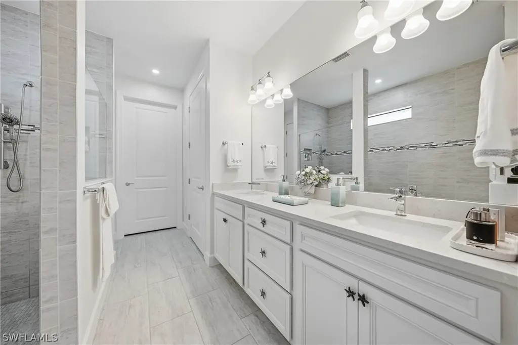2718 Aviamar Circle Naples FL 34114