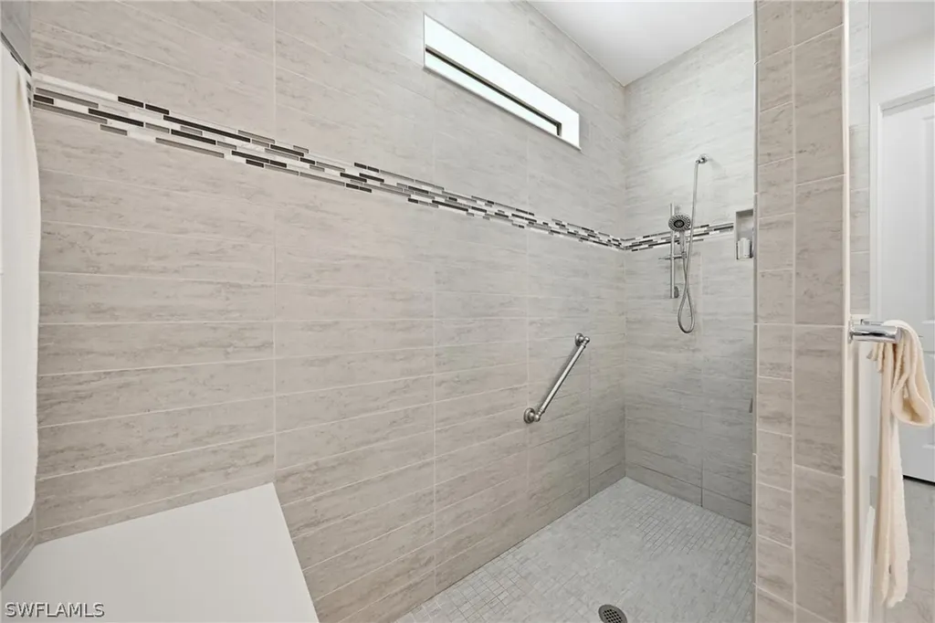 2718 Aviamar Circle Naples FL 34114