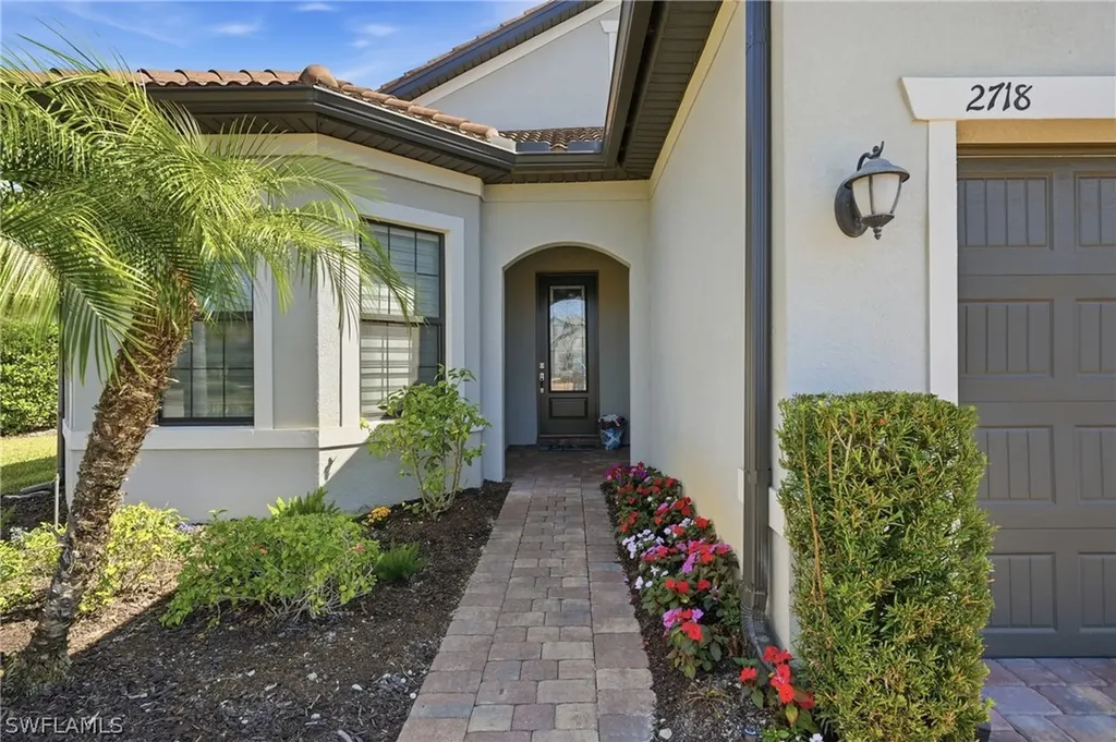 2718 Aviamar Circle Naples FL 34114