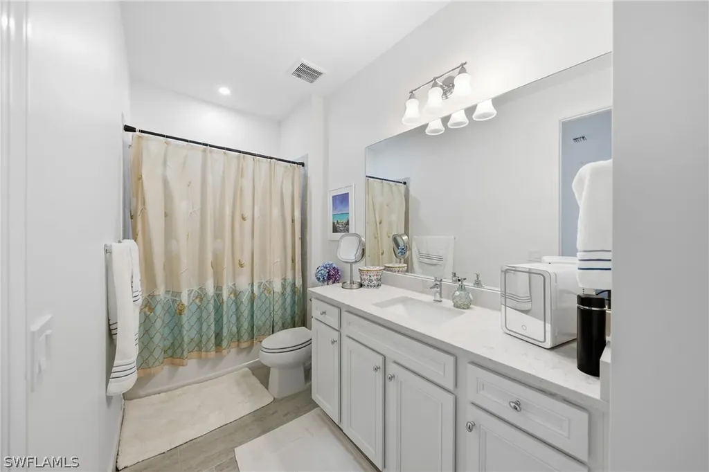 2718 Aviamar Circle Naples FL 34114