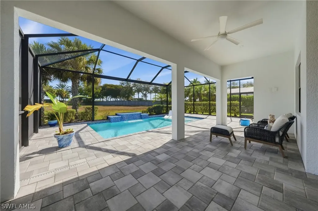 2718 Aviamar Circle Naples FL 34114