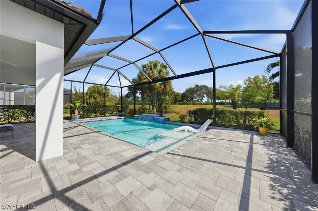 2718 Aviamar Circle Naples FL 34114