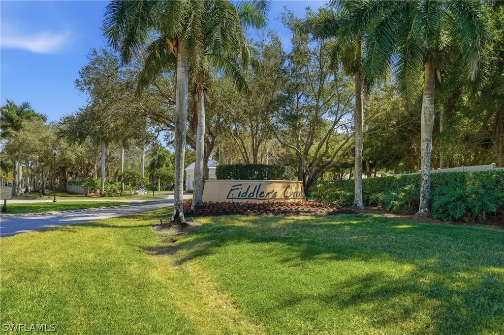 2718 Aviamar Circle Naples FL 34114