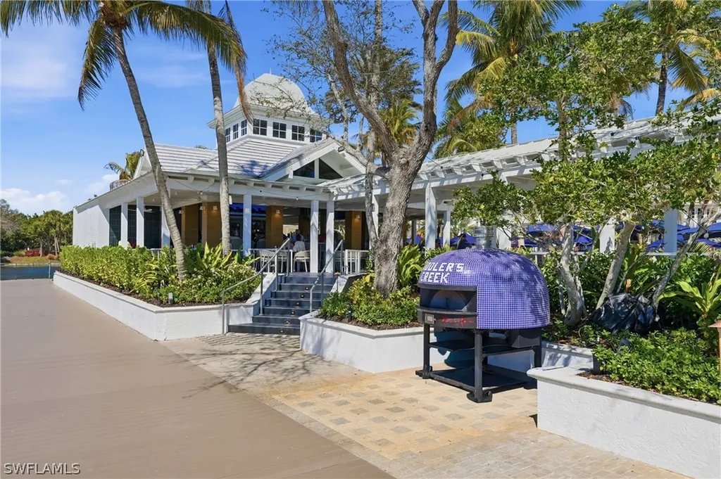 2718 Aviamar Circle Naples FL 34114