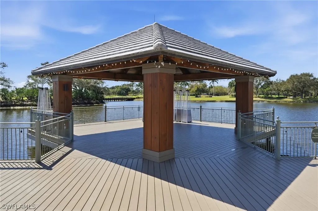 2718 Aviamar Circle Naples FL 34114