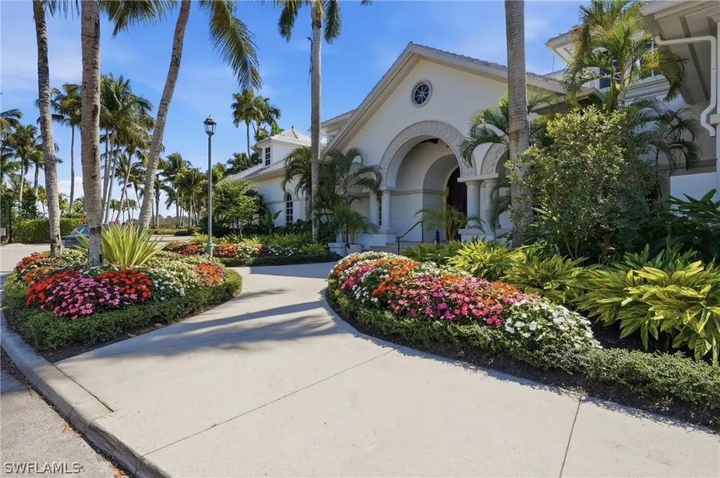 2718 Aviamar Circle Naples FL 34114