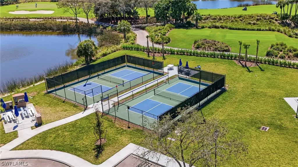 2718 Aviamar Circle Naples FL 34114