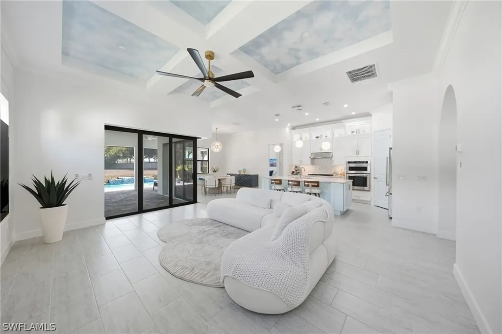 2718 Aviamar Circle Naples FL 34114