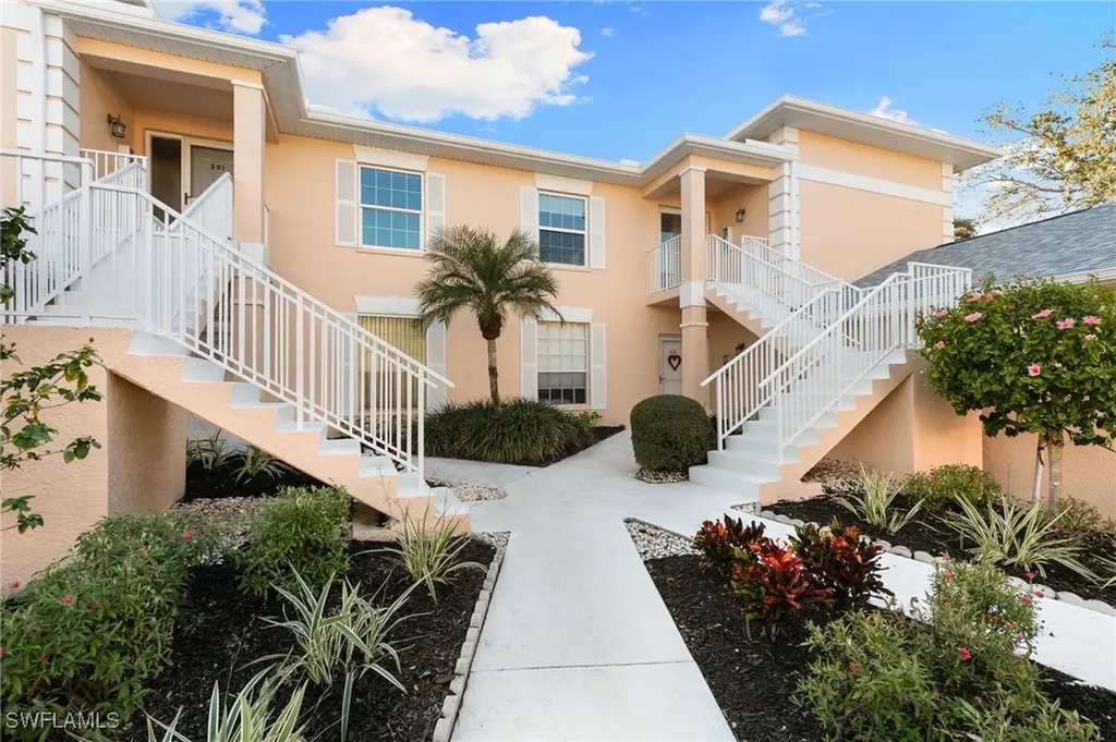 768 Wiggins Lake Drive Naples FL 34110