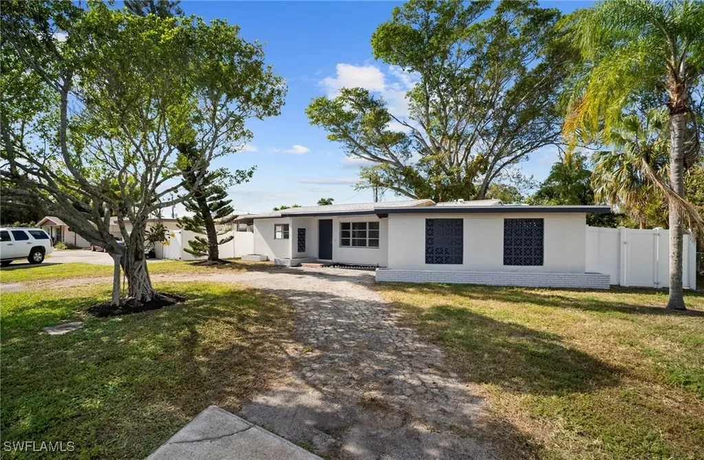 4244 Ellen Avenue Fort Myers FL 33901