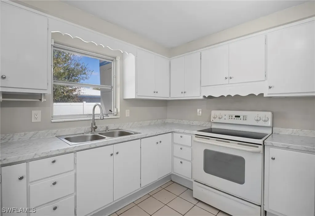 4244 Ellen Avenue Fort Myers FL 33901