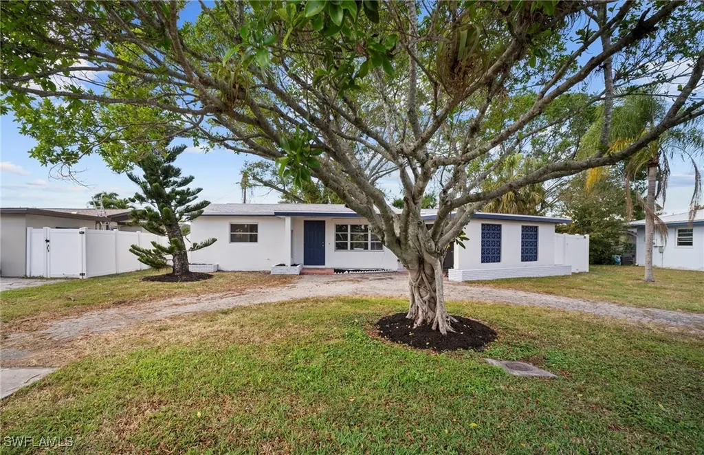 4244 Ellen Avenue Fort Myers FL 33901