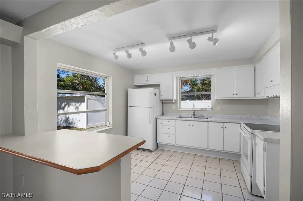4244 Ellen Avenue Fort Myers FL 33901