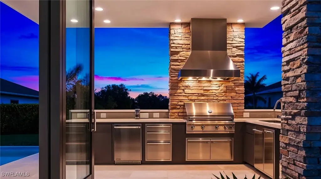 3898 Crayton Road Naples FL 34103
