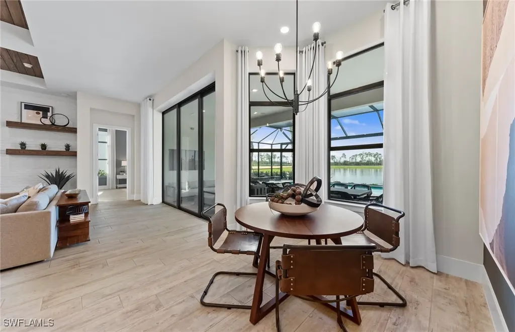 2011 Don Benito Way Naples FL 34120