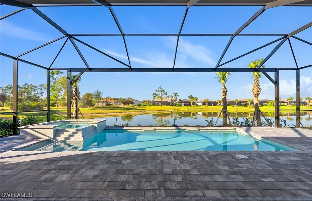 2011 Don Benito Way Naples FL 34120