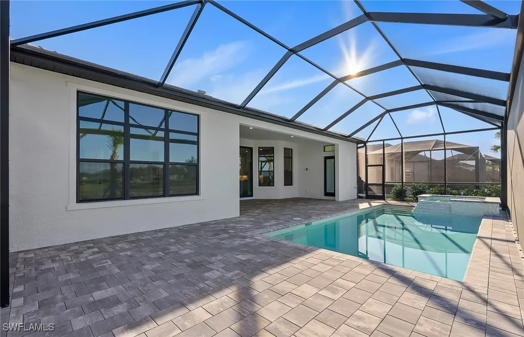 2011 Don Benito Way Naples FL 34120