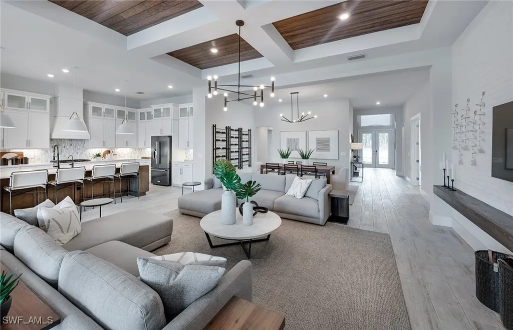 2011 Don Benito Way Naples FL 34120