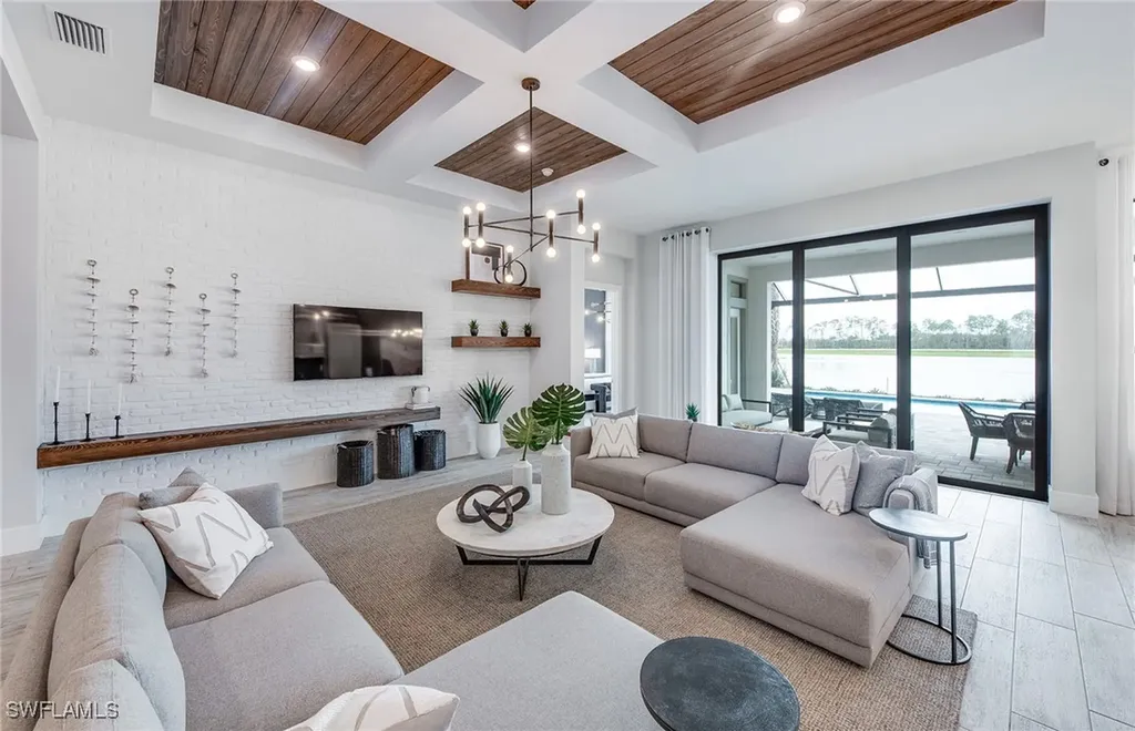 2011 Don Benito Way Naples FL 34120