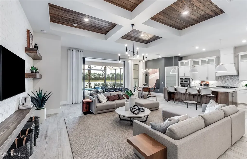 2011 Don Benito Way Naples FL 34120