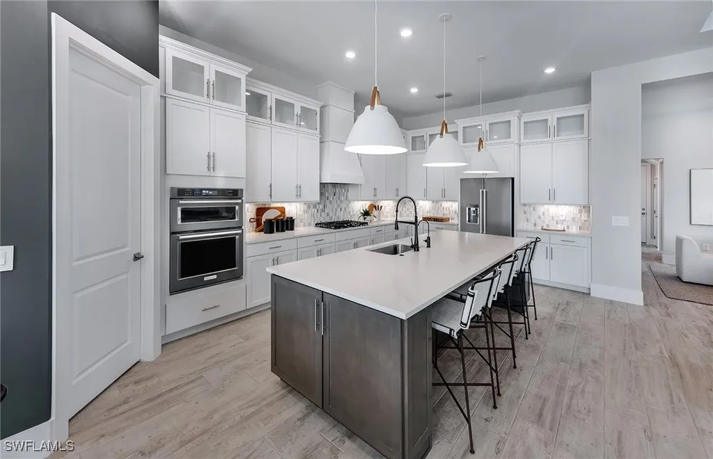 2011 Don Benito Way Naples FL 34120